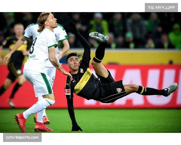 实时战报：斯图加特连续通过边中结合完成肋部渗透，上半场2-0领先门兴